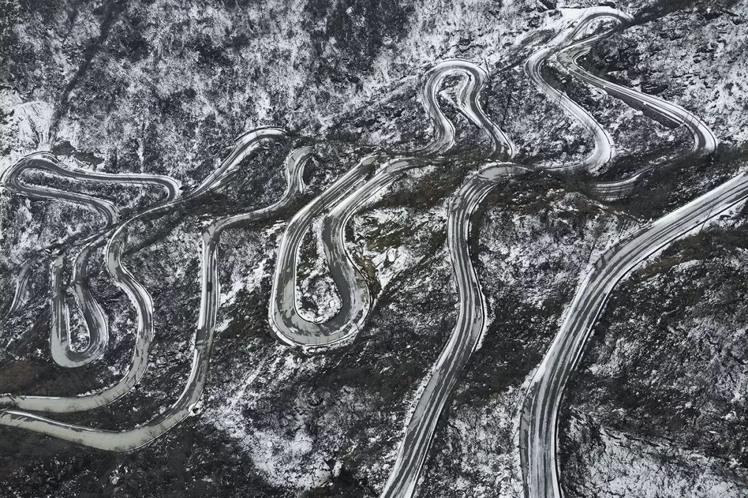 the very windy road up mountain
