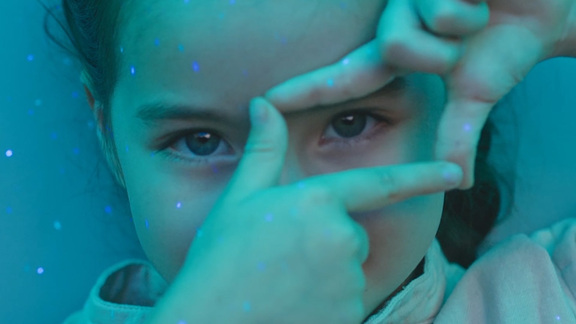 a kid is doing the pretend camera motion under the starry sky environment inside uMR Omega
